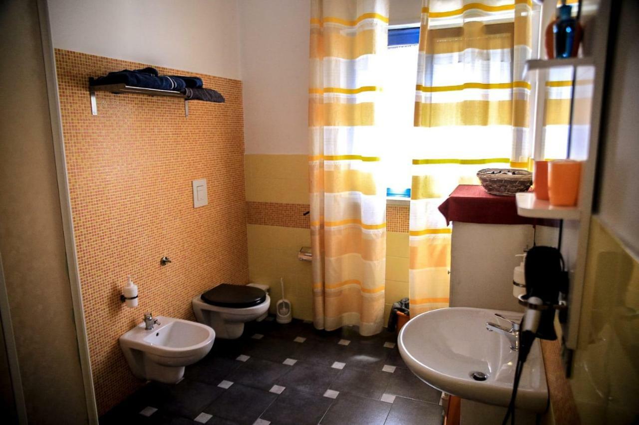 モノーポリ La Rosa Di Rebecca Bed & Breakfast エクステリア 写真